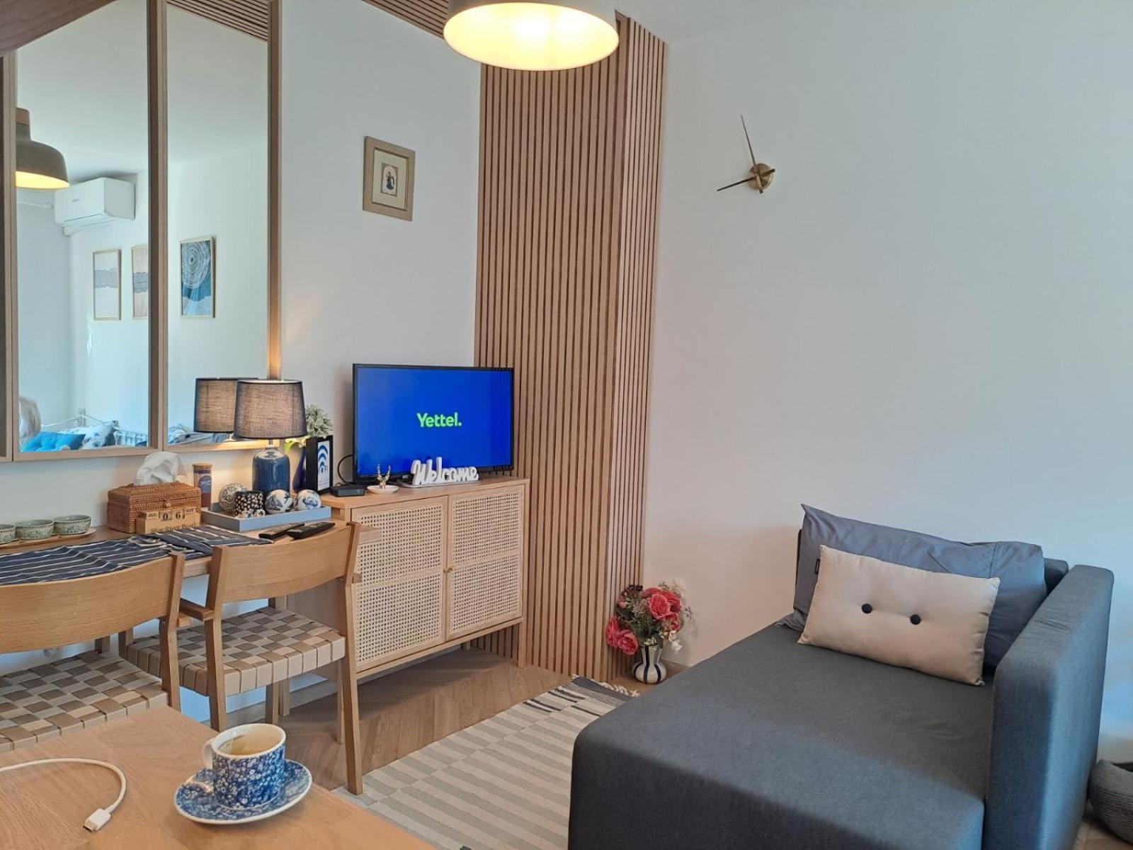 Royal Blue River Pearl Apartment *